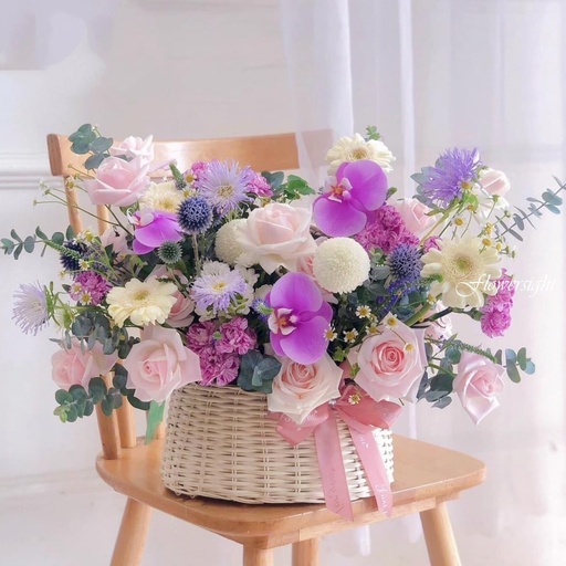 Giỏ hoa mùa hạ