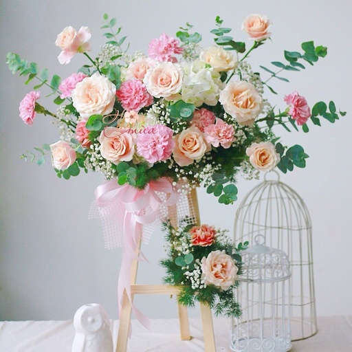 Kệ hoa khúc giao mùa